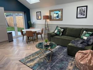 Luxury 2 bed new-build house near Science & Business parks