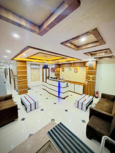 Hotel Manish International Near Kashi Vishwanath Temple