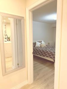Modern 1-BR Suite EV Charger, Backyard BBQ & Near Square One
