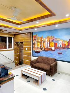 Hotel Manish International Near Kashi Vishwanath Temple