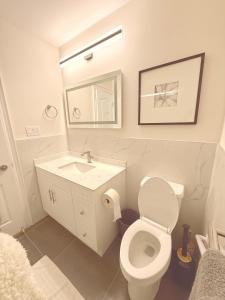 Modern 1-BR Suite EV Charger, Backyard BBQ & Near Square One