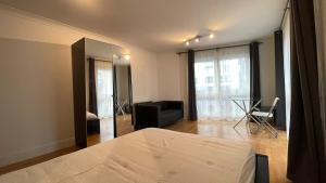 Crossharbour station 2 Rooms for 5 nr Canary Wharf