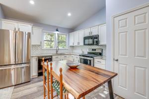 Forest-View Gem on Vaughn Creek Less Than 1 Mi to Dtwn!