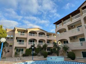 Sandy Maria studio 702