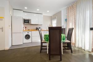 Moderno Y Luminoso Calle Salado