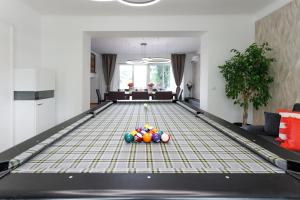 Luxury House with Pool, Garden, AC & Sauna