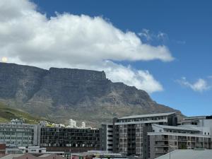 Stylish Cape Town Apartment - Table Mountain View