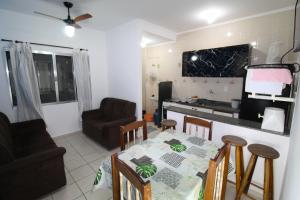 Pé na Areia Praia Grande Ubatuba Sp