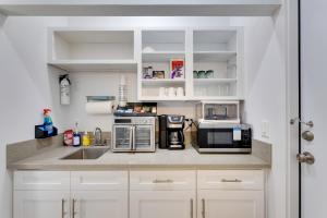 2 Blocks to Main St Foodies Paradise in Alhambra