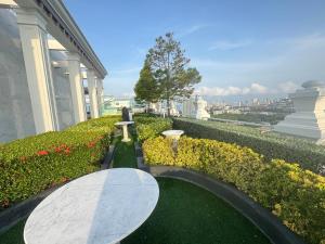 Luxury Living Experience - 5 Star Stay & Design