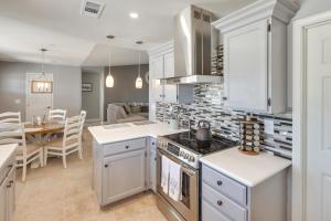 2 Mi to Lake Havasu Home with Patio and Pool