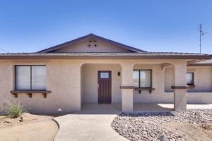 2 Mi to Lake Havasu Home with Patio and Pool