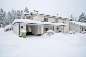 Woodland Snow House Hosted by Hygge Host