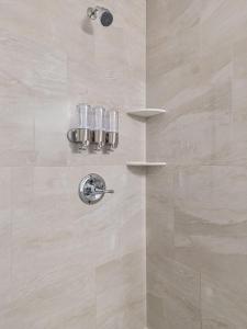 New build duplex-sleeps 6! Pet friendly!