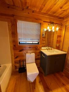 The Grizzly Grove - Ellijay