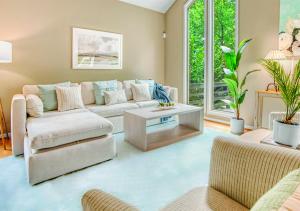 7 Bdrm, Pickleball, Bball, HotTub, FirePit, Golf!