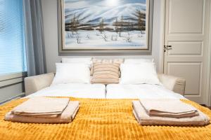 Cozy City Apartment with Private Sauna and Parking