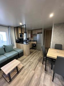 MH295 3chambres et 1 salle de bain de 40m2 dans camping 4 étoiles