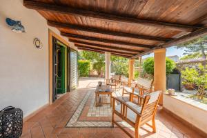 Villa Ellie - 100m from the beach