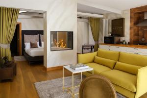 RUBINO Fireplace & Water view - by Sleep in Murano