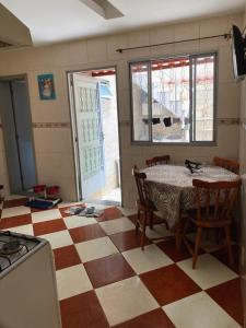 Casa com bichinhos cachorros e gatinhos