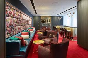 2 Bedrm Apartment Wrap Balcony Spa Gym Pool Sauna