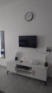 Modern Sands & Pool Studio