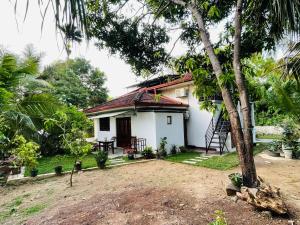 Alice House Hiriketiya