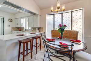 5 Mi to UT Dallas Family-Friendly Duplex with Patio