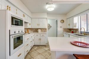 5 Mi to UT Dallas Family-Friendly Duplex with Patio