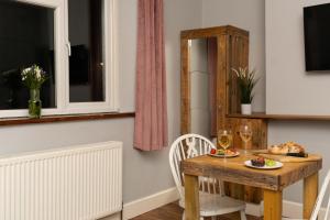 Bright Bath Apartments, 3 Mins to Station