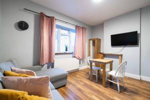 Bright Bath Apartments, 3 Mins to Station