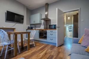 Bright Bath Apartments, 3 Mins to Station