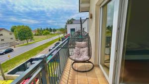 Spacious Apartment with Balcony & Free Parking