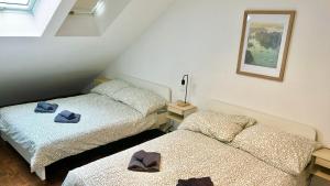 Spacious Apartment with Balcony & Free Parking