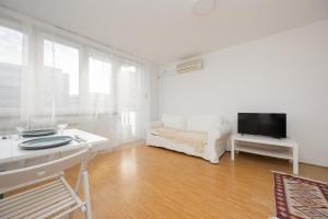 1 Sierpnia Modern Studio Warsaw by Solarento