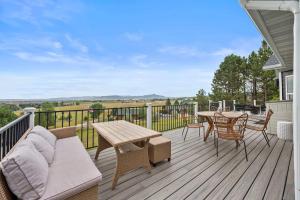 Black Hills Getaway with Hot Tub & Game Room for 18