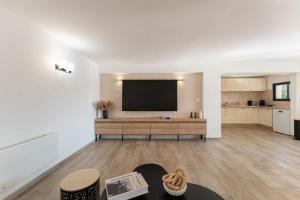 Delycia - Piscine - Jardin - Parking - Calme