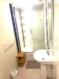 cosy studio avec grand terrasse et parking