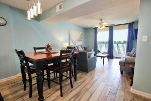 Compass Point 205 by Youngs Suncoast