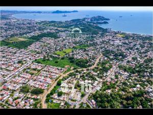 Alberca privada, asador y terraza familiar