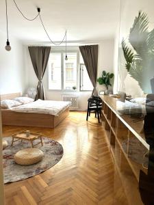 Romantic Old Town centre apartment