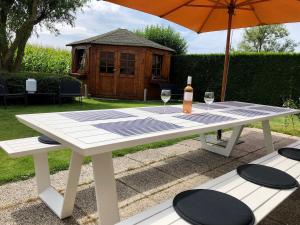 Atmospheric, quietly located polder cottage with private P