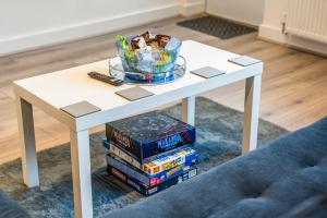 Central 2 Bedroom Apartment with Free Parking Sleeps 8 & Walk to City Centre & Arena