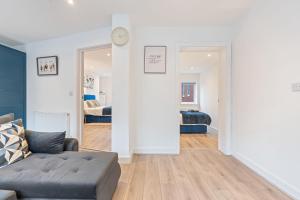 Central 2 Bedroom Apartment with Free Parking Sleeps 8 & Walk to City Centre & Arena