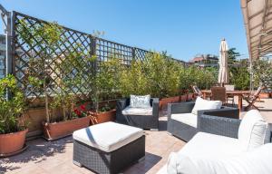 Vatican-Metro A Panoramic Penthouse with Jacuzzi