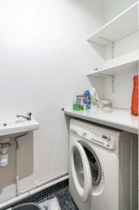 Superbe Studio a 5 mn de la TOUR EIFFEl à PIED IDEAL Touristes et professionnel moins 15pourcents sur les longs séjours