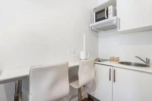 Superbe Studio a 5 mn de la TOUR EIFFEl à PIED IDEAL Touristes et professionnel moins 15pourcents sur les longs séjours