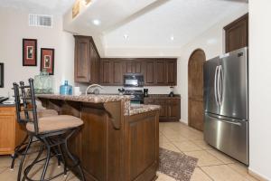 Bella Sirena Luxury Ground Floor, steps to the pool - 105-E