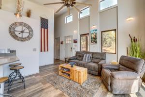 Chic Sedona Retreat: 2 Mi to Cathedral Rock Trail!